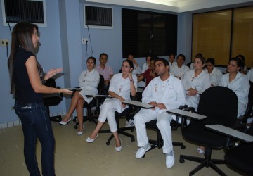 Estudantes ministram curso para enfermeiros do hospital So Marcos