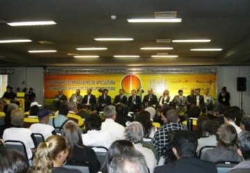 Professor da UFPI profere palestra no 18Congresso Brasileiro de Apicultura