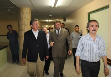 Governador Wilson Martins visita instalaes do Hospital Escola da UFPI