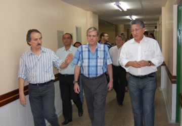 Deputado Federal Hugo Napoleo visita Hospital Escola da UFPI