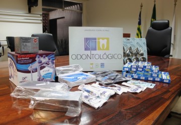 UFPI faz entrega de kits odontolgicos para alunos cotistas