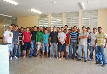 Alunos de Engenharia Mecnica da UFPI visitam instalaes do HU 