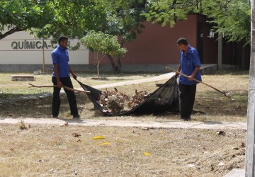 PREUNI realiza servio de limpeza e capina no campus de Teresina
