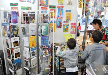 Salipi: Crianas aproveitam para comprar seus livros favoritos