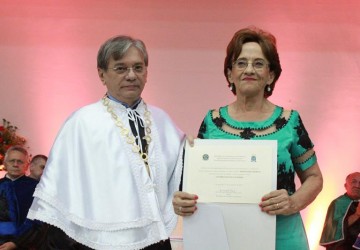 Amariles Borba recebe o ttulo de Professor Emrito da UFPI